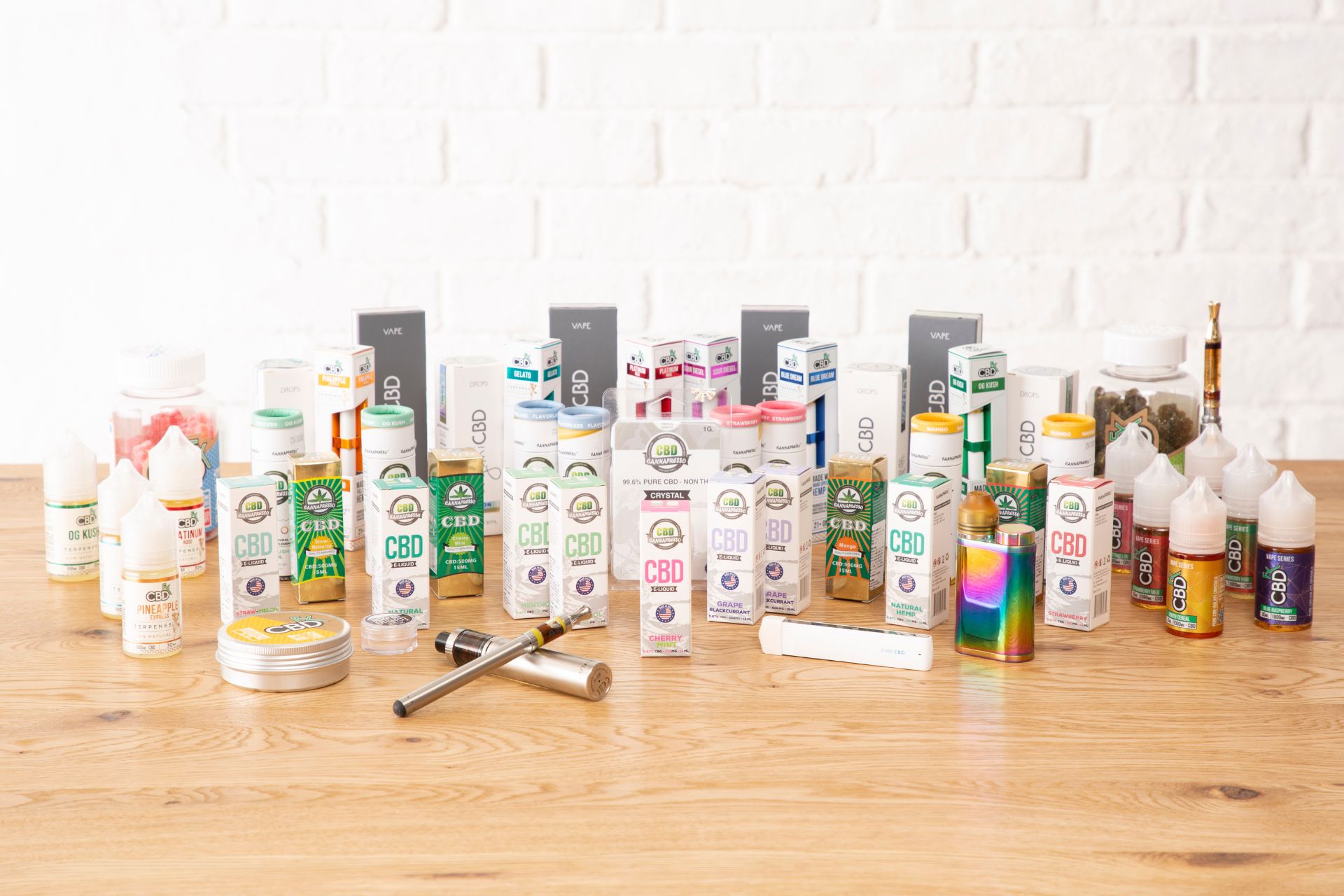 CBDリキッド・CBDベイプなど各種CBD製品のラインナップ集合写真