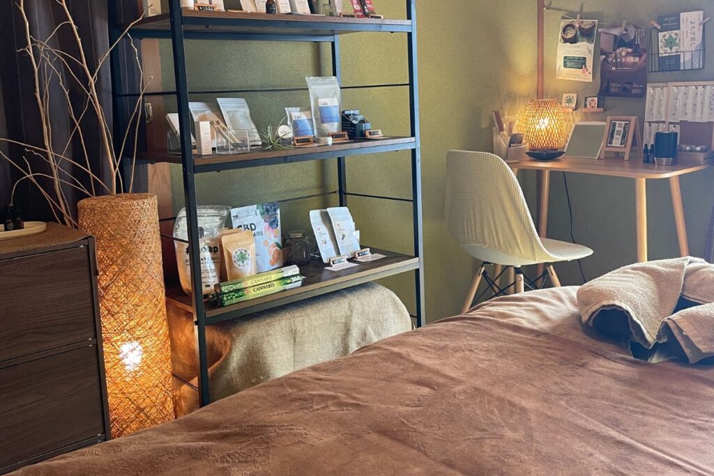 滋賀のCBDショップ『WEELEAD』の内観